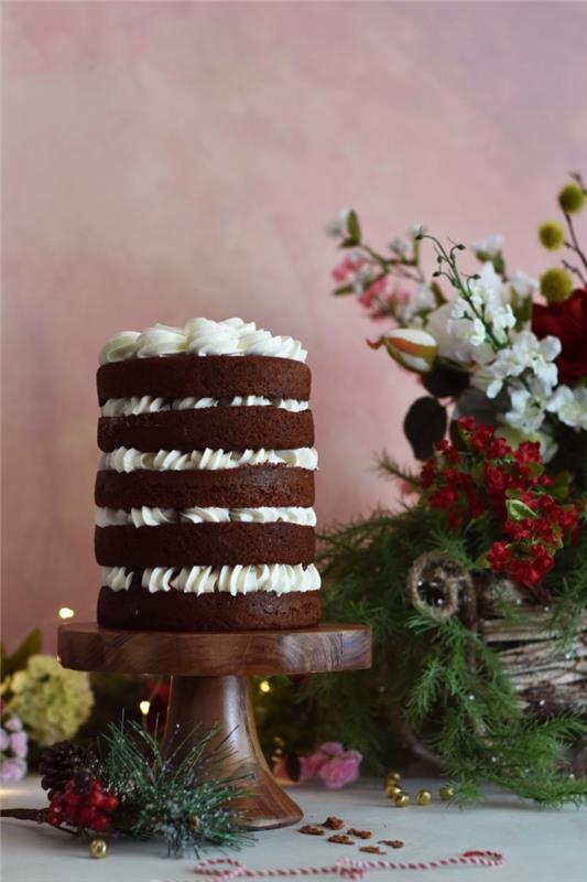 kolay yuvarlak kek montajı fikri, bitter çikolatalı pandispanya tatlısı tarifi ve romantik bir yemek için krem ​​şanti
