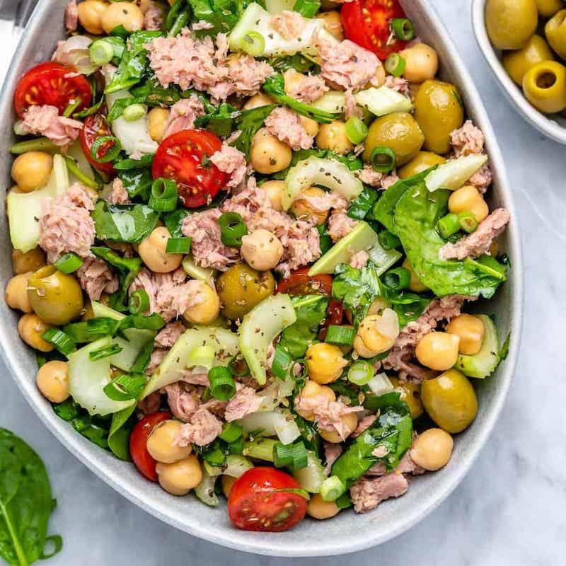 avinžirnių salotų receptas su tuno alyvuogėmis pomidorai