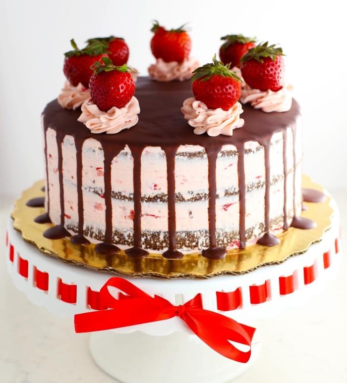 brezglutenski recepti za rojstnodnevne torte, čokoladno torto in jagode z brezglutensko glazuro