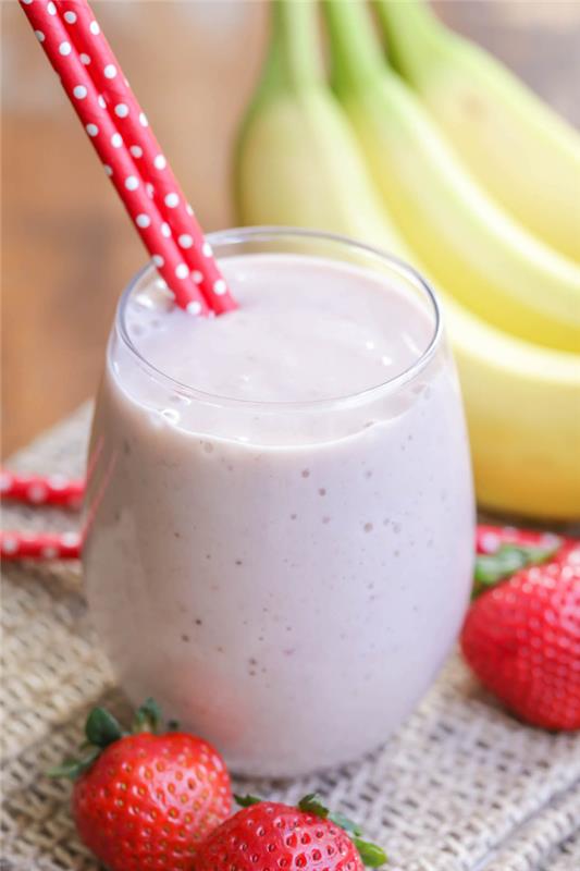 enostaven recept za bananin in jagodni smoothie z nekaj sestavinami, kaj je smoothie in kako ga pripraviti