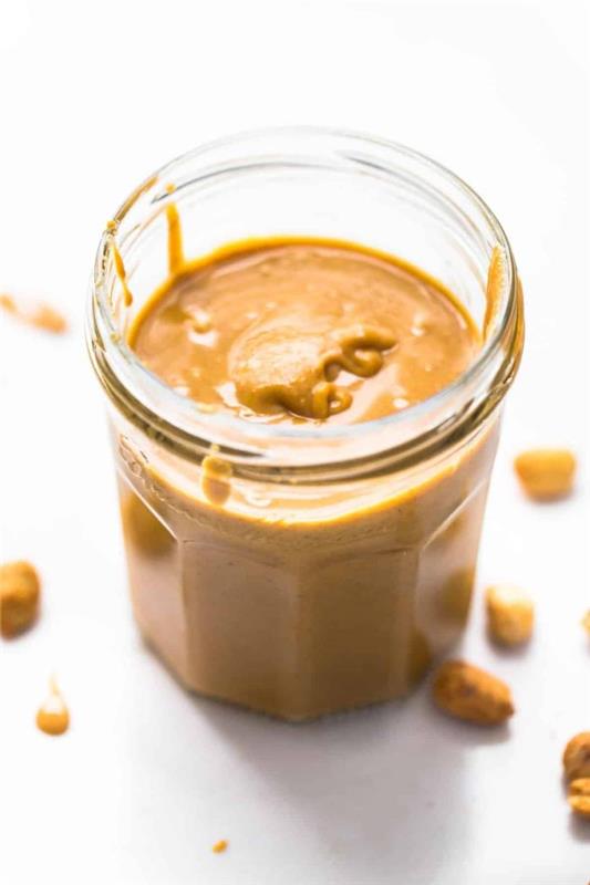 Bir mutfak robotunda ev yapımı fıstık ezmesi yapmaya başlamak için ketojenik menünüz için vegan tarifi