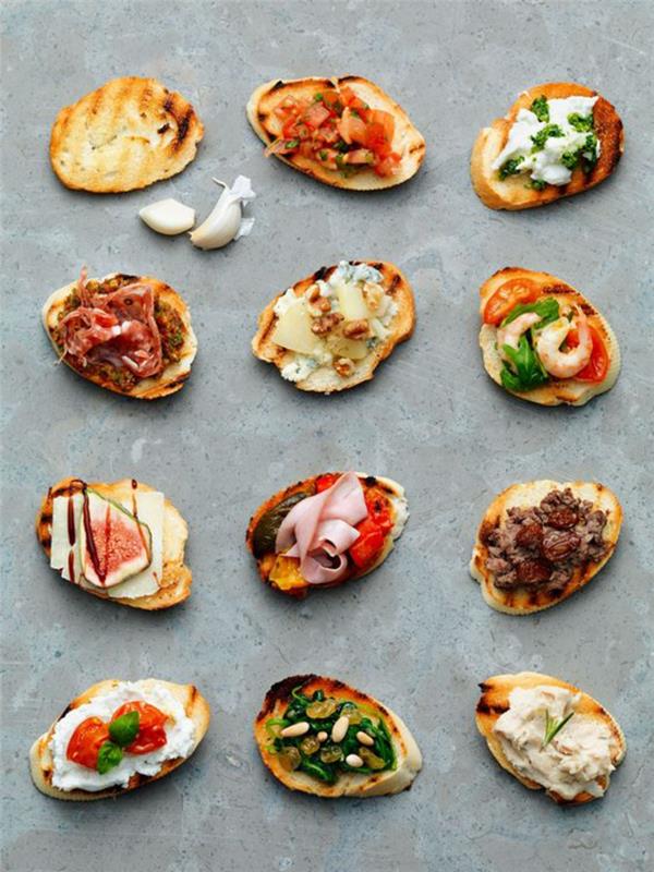 yaz aylarında bir gurme aperatif için çeşitli lezzetli bruschetta