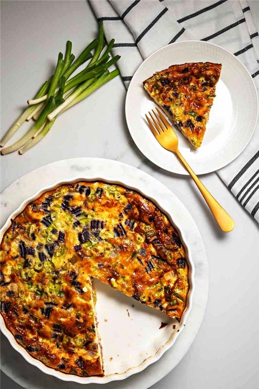 pyrago be tešlos receptas, quiche Lorraine be daržovių tešlos, mažai angliavandenių turinčio kiaušinių patiekalo idėja