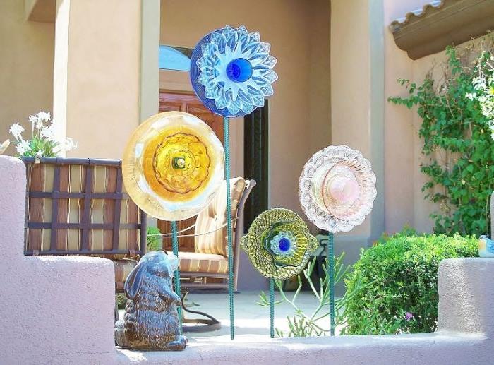 namizni pribor iz recikliranega stekla za izdelavo cvetja za okrasitev vrtne terase, ki ga naredite sami