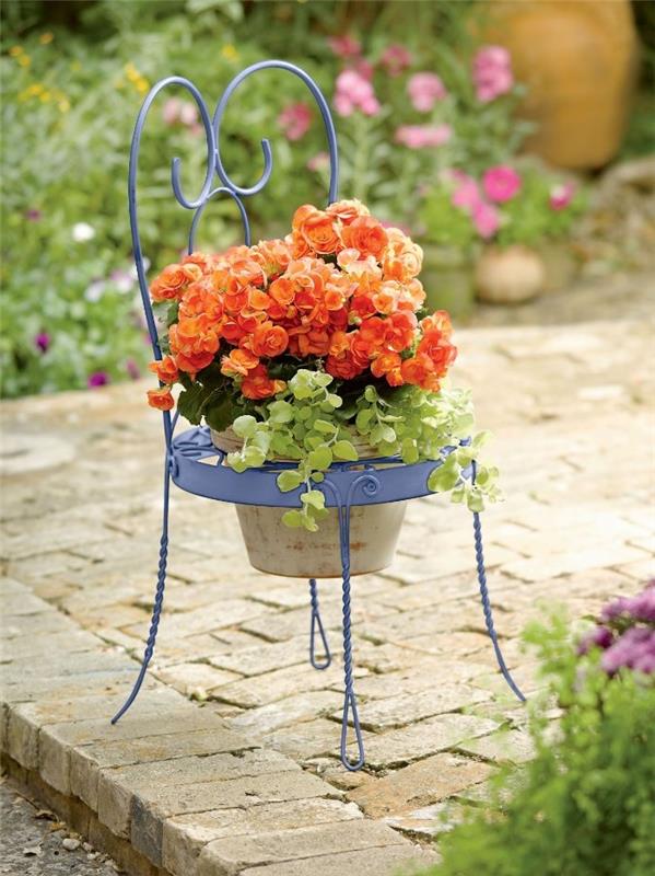 recikliranje starega kovinskega železnega stola za izdelavo originalnega stojala za cvetlične lončke, 50 nasvetov za okrasitev vašega vrta