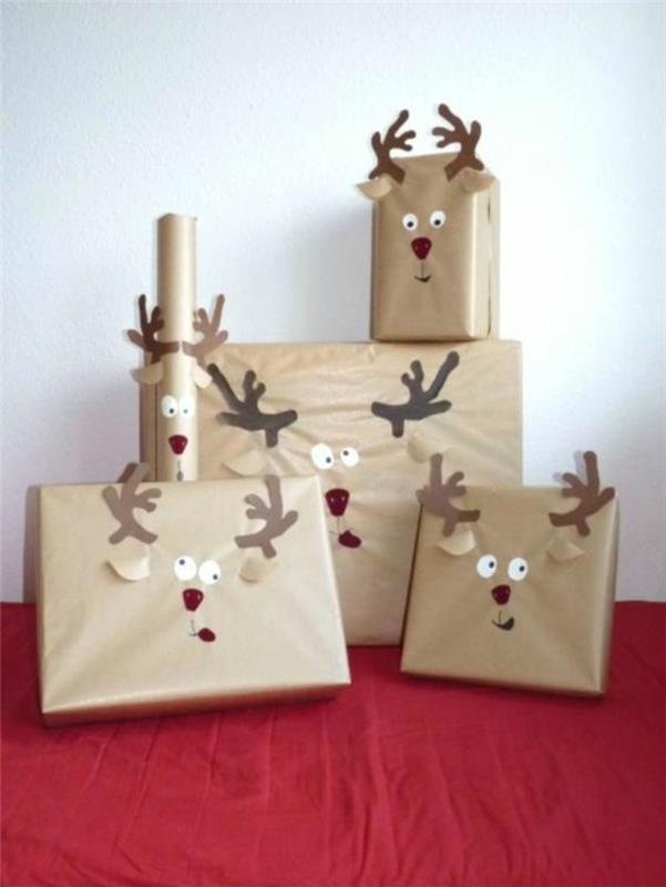 Pacchi regalo za Natale, pacchi decorati s severnimi jeleni