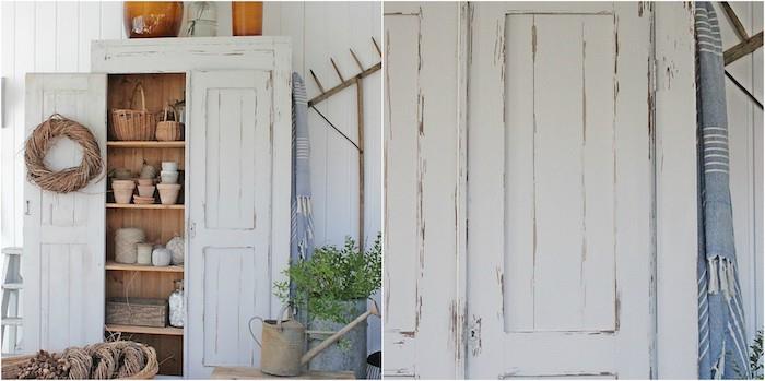 pavyzdys, kaip atnaujinti seną spintelę, baldų idėja perdažyta balta spalva sodo įrankiais, balta patina, kaimiškas kaimo dekoras