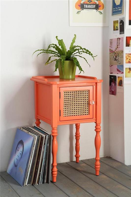 preobrazba-pohištvo-posteljna-prenovljena-v oranžni barvi