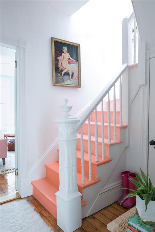 prenovite leseno stopnišče z barvanjem stopnic v barvi breskve, ki energizira kletko