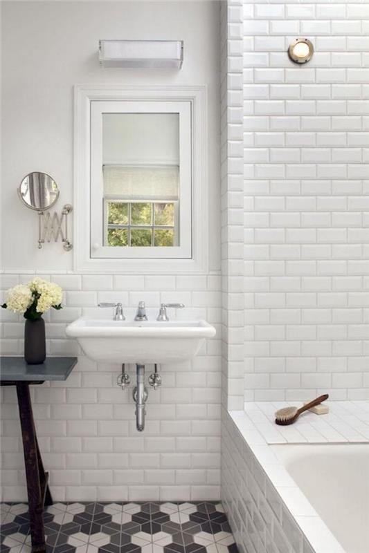 banyo yenileme banyoları yenileme duş banyo beyaz duvarlar mozaik karo boyama