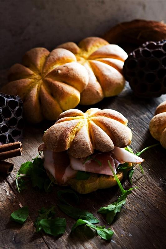 cadılar bayramı aperatif için kolay sandviç tarifi, prosciutto ile kabak çörekler