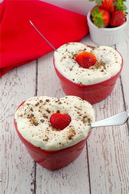 Sevgililer Günü partisi için sağlıklı ve kolay tatlı fikri glütensiz, romantik bir yemek için mini tatlı