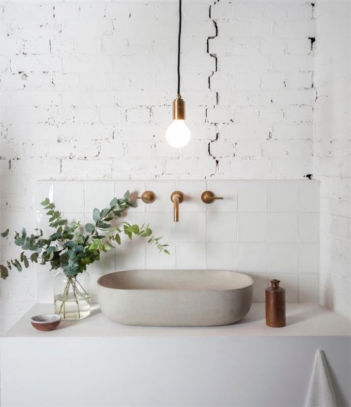 beyaz bir oda nasıl dekore edilir, beyaz çini duvar kaplama örneği, yeşil bitki ile banyo lavabo dekoru