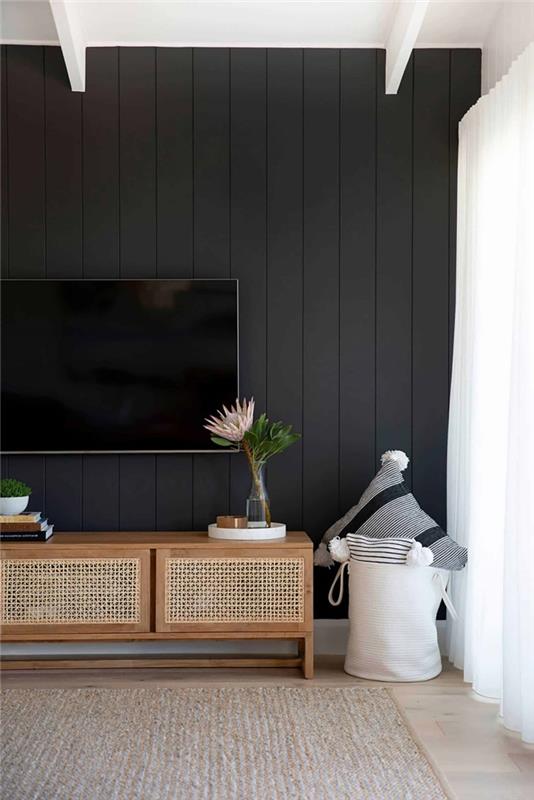 duvar kaplaması siyah ahşap paneller tv dolabı rattan ahşap kapak kablo tv duvar duvarın arkasında