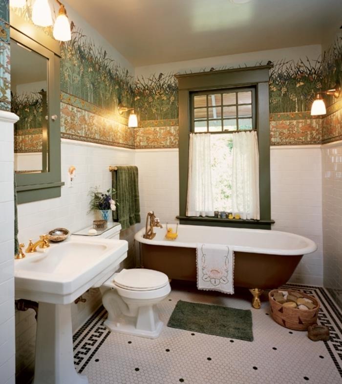 Zen ve doğal bir atmosfer için banyoda duvarın üst kısmına yerleştirilmiş bitki motifli duvar kağıdı frizi