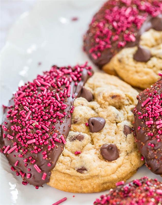 „Biscotti velocissimi“, sausainiai, pagaminti iš cioccolato, „glassa di nutella“, spalvotas kodetas
