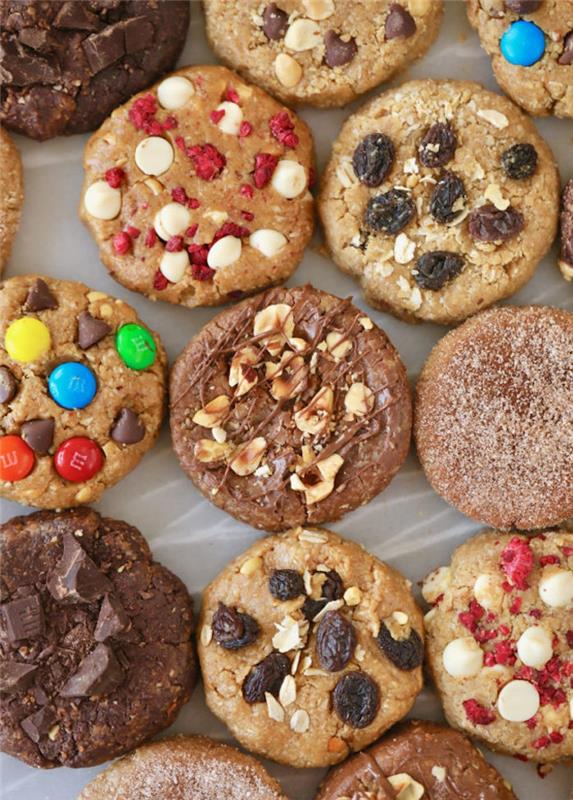 Biscotti fatti in casa ricetta, biscotti con caramelle colorate, piškotki alla cioccolata