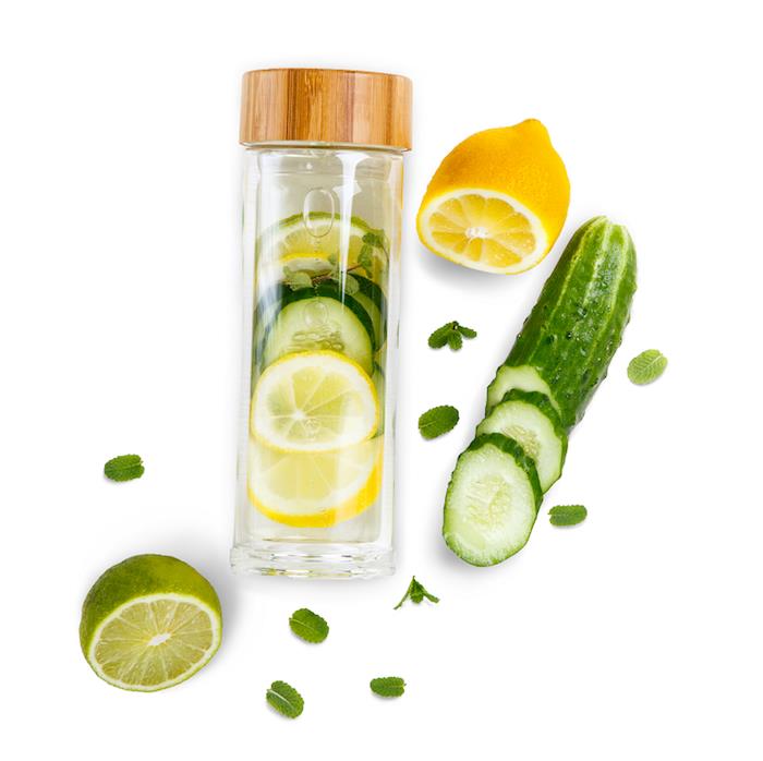 Domača razstrupljevalna pijača za hujšanje detox napitek za hujšanje pitje limone mete voda sova detox