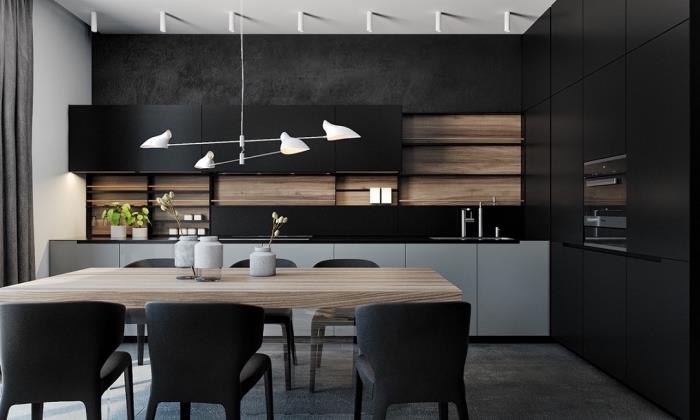 madinga moderni virtuvės apdaila su juodomis sienomis su šviesaus medžio baldais, juoda virtuvė