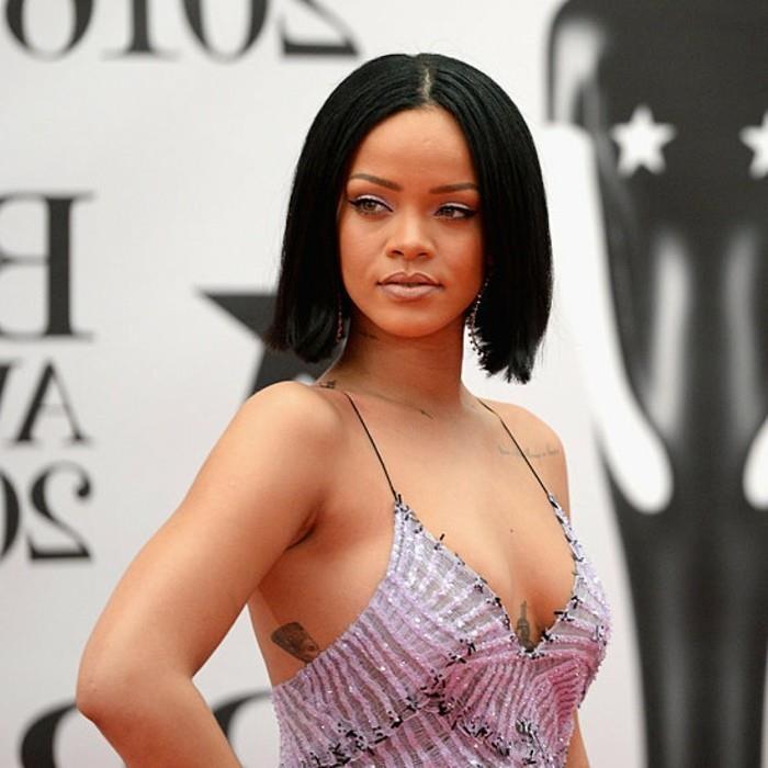 rihanna-pričeske-srednje-dolge-pričeska-lasje