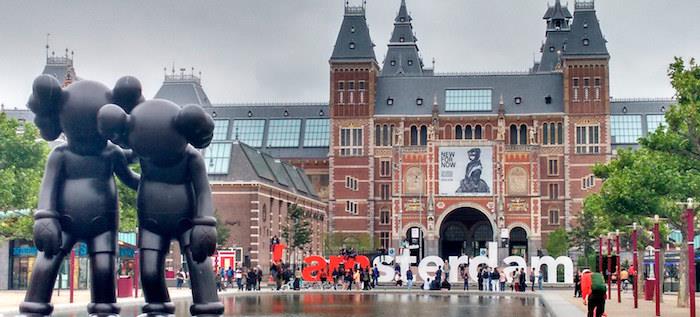 Rijksmuseum v Amsterdamu na Nizozemskem in njegov ikonični znak IAmsterdam