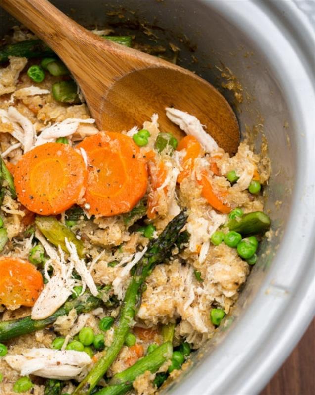 risotto su quinoa, šparagais ir morkomis bei žirneliais, idėja, kaip pasigaminti Velykų užkandį be mėsos