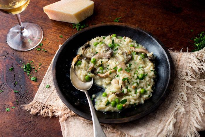 mantarlı bezelyeli risotto, klasik İtalyan etsiz tarif fikri