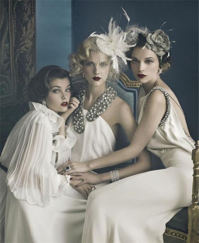Obleka iz dvajsetih let, tri ženske, oblečene v zavihke, bela nagubana srajca, elegantne obleke
