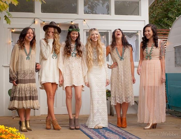 Kır düğününde misafir kıyafeti kır düğünü için nasıl giyinilir hippi şık düğün arkadaşları
