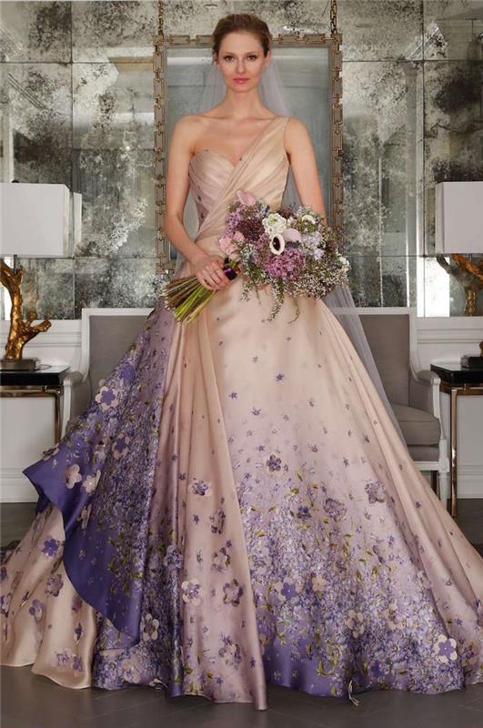 smėlio ir violetinės vestuvių suknelės idėjos, didelė gėlių suknelė vestuvėms