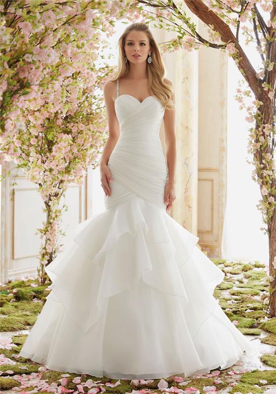 apvalkale iškirptos undinės vestuvinė suknelė su klostuotu viršumi ir tiulio sijonu, klostuota ir petnešėlėmis dekoruota akmenimis