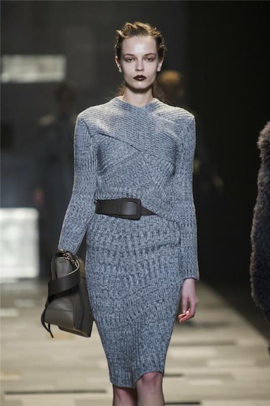 volnena obleka-Trussardi-sublimna-silhueta-pas do guepe