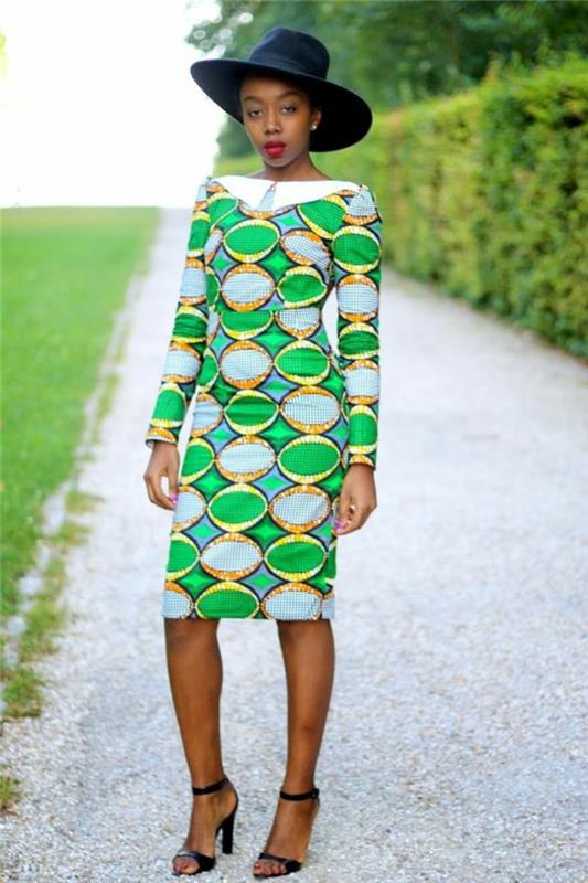 eleganten slog, afriška obleka v bleščeče zeleni, beli in rumeni barvi, črni ogrinjalo, izrez bateau, dolgi rokavi, dolžina do polovice