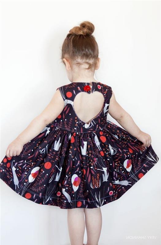 elbise-kız-dört-yıl-korol-elbise-kalpli-arka figürlü
