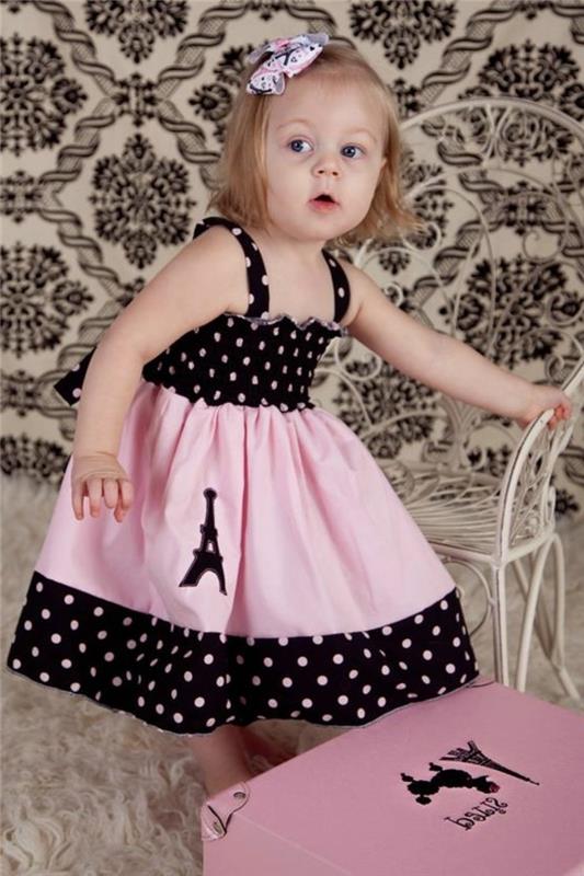 elbise-kız-dört yaşındaki-elbise-pembe-siyah-sevimli-kız