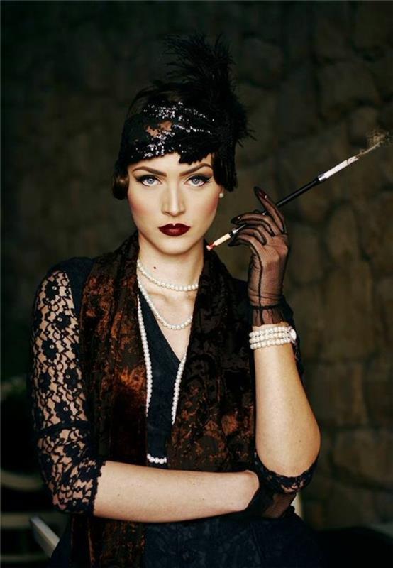 veličastna gatsbyjeva obleka, črna obleka in šal, prozorne palčnike, zapestnica z belimi biseri