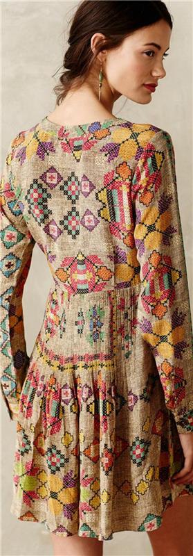 obleka v etničnem tisku, obleka v etničnem slogu, naravni material, potiski z geometrijskim vzorcem