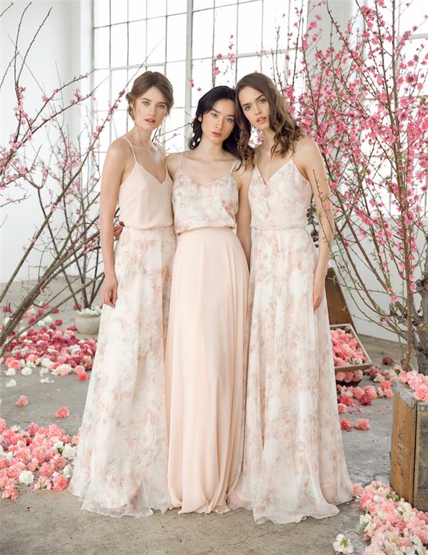 Bohemian chic style dolga boemska obleka bela obleka trend 2018 ideja oblačil družic bledo roza in bela