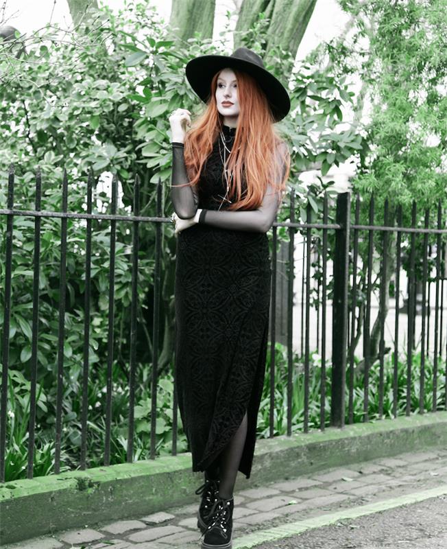 şeffaf kollu siyah bir elbise, siyah çizmeler, kızıl saç boyama, gotik cadı ile cadı kostümü örneği