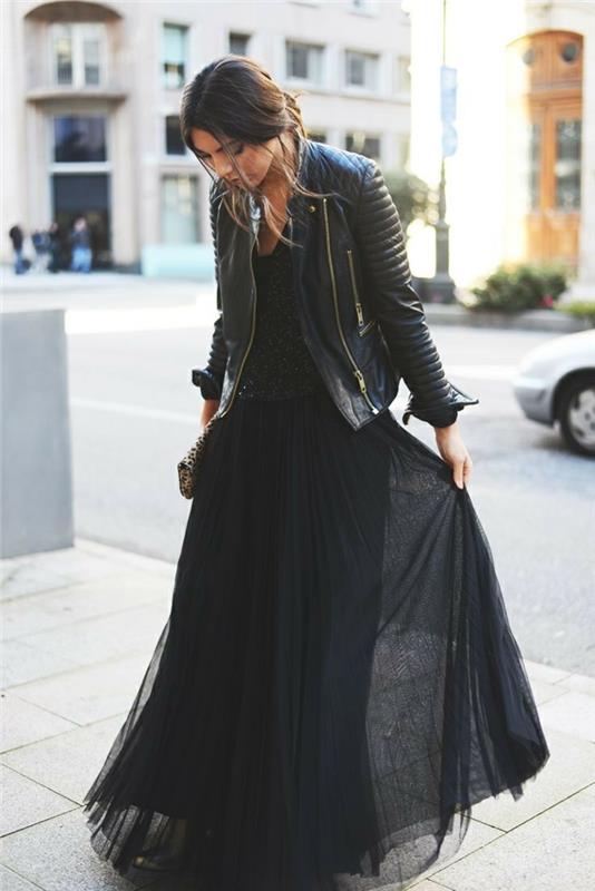 ilga juoda suknelė, tiulio suknelė su juoda odine striuke, graži gatvės stiliaus apranga