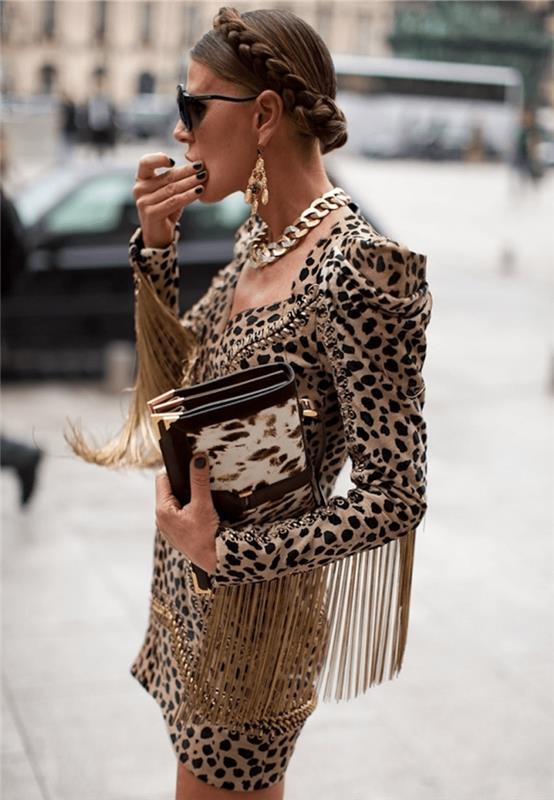 suknele su rankovėmis madingi leopardo drabužiai ekstravagantiški prašmatnios suknelės kabančios auskarai
