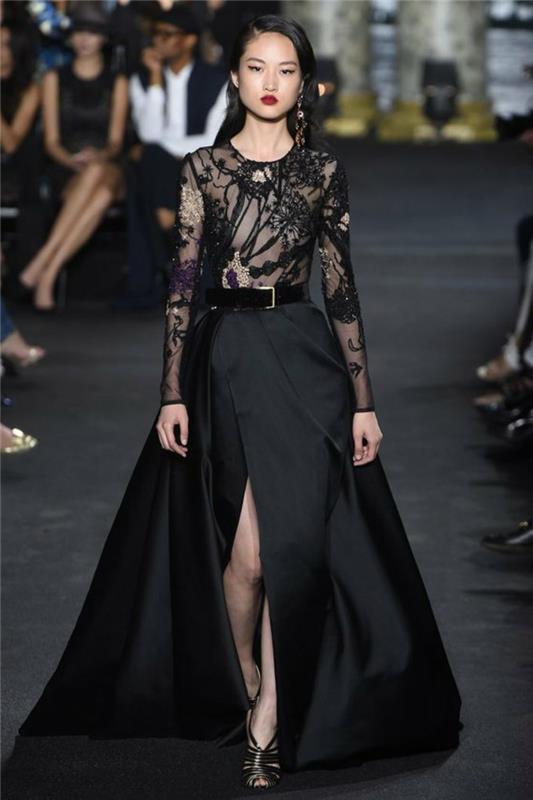 suknelė ilgomis rankovėmis, juodas diržas, aukšta nėrinių dalis, skeltuotas sijonas