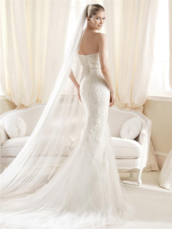 vestuvinė suknelė-petnešėlės-nėriniai-skaidrios-prašmatnios suknelės