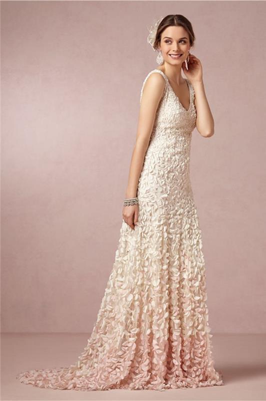 balta ir rožinė civilinė vestuvinė suknelė gradientu, bohemiška apranga šalies vestuvėms