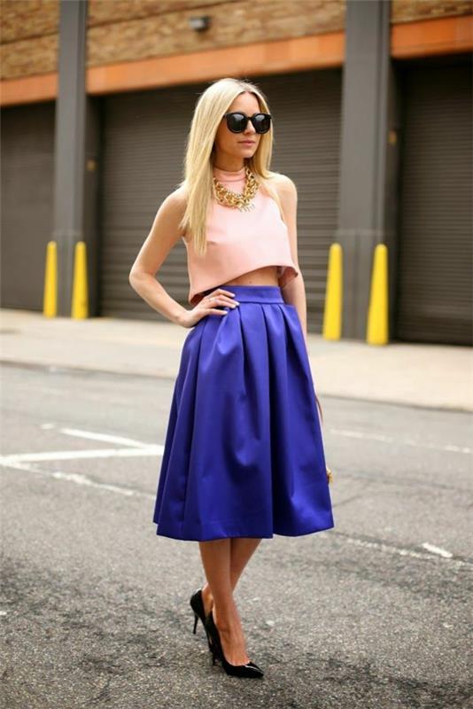 mavi-orta uzunlukta-elbise-ayakkabı-topuklu-sarışın-kadın-modası