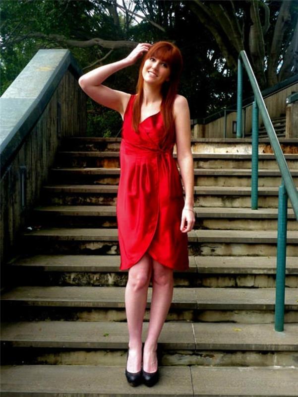 Şal-elbise-kırmızı-orta uzunlukta-merdiven-yeniden boyutlandırılmış