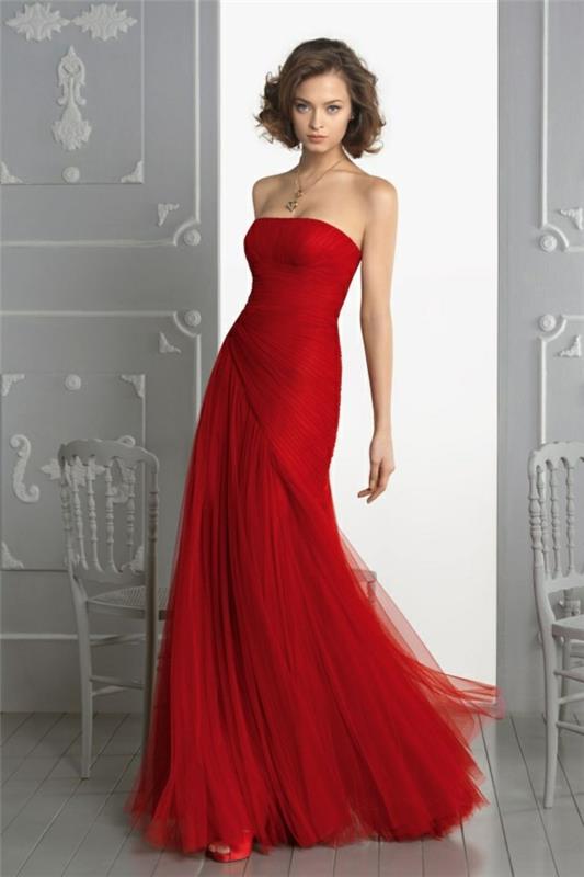 suknelė iki raudonos spalvos