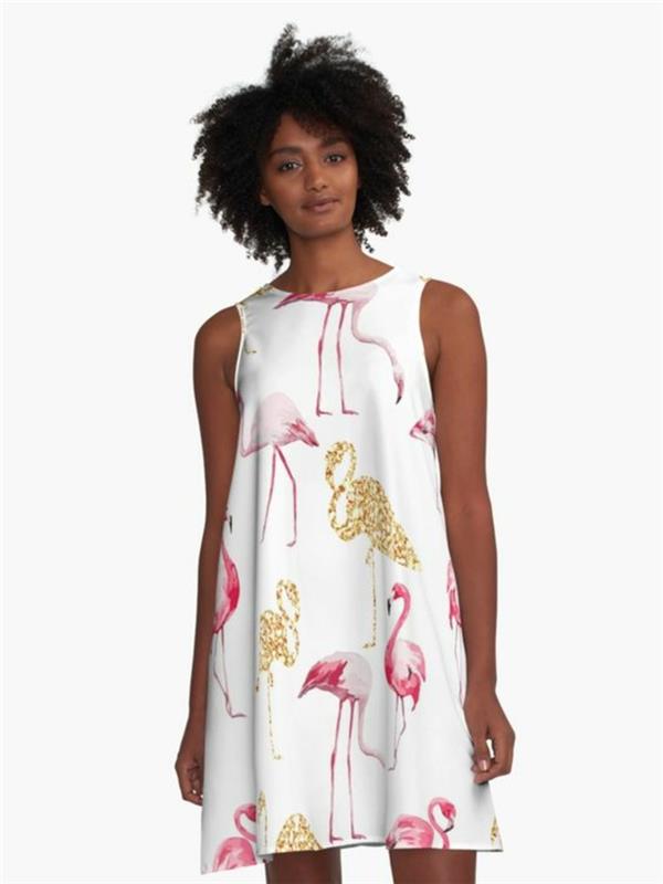 ženska moda, poletna obleka brez rokavov, mini dolžina, vzorci flaminga in zlati bleščice, ženska z afro pričesko, kvadratni kroj, okras flaminga