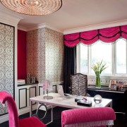 Espetacular interior contrastante nas cores rosa-branco-preto