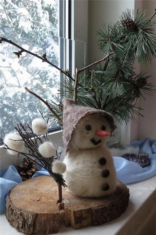 gražus-kalėdinis-dekoratyvinis-medinis rąstas-su-natūralaus medžio rąstas